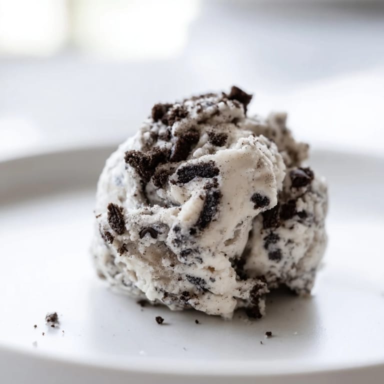 These Oreo cream cheese protein balls are ready in minutes, a delicious and quick post-workout snack.